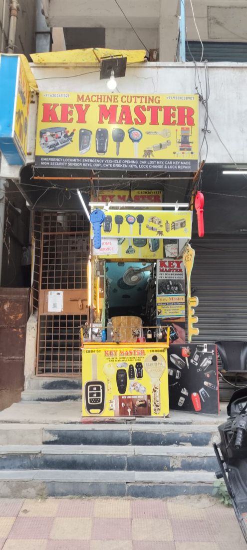 KEY MASTER shop front, Chanda Nagar